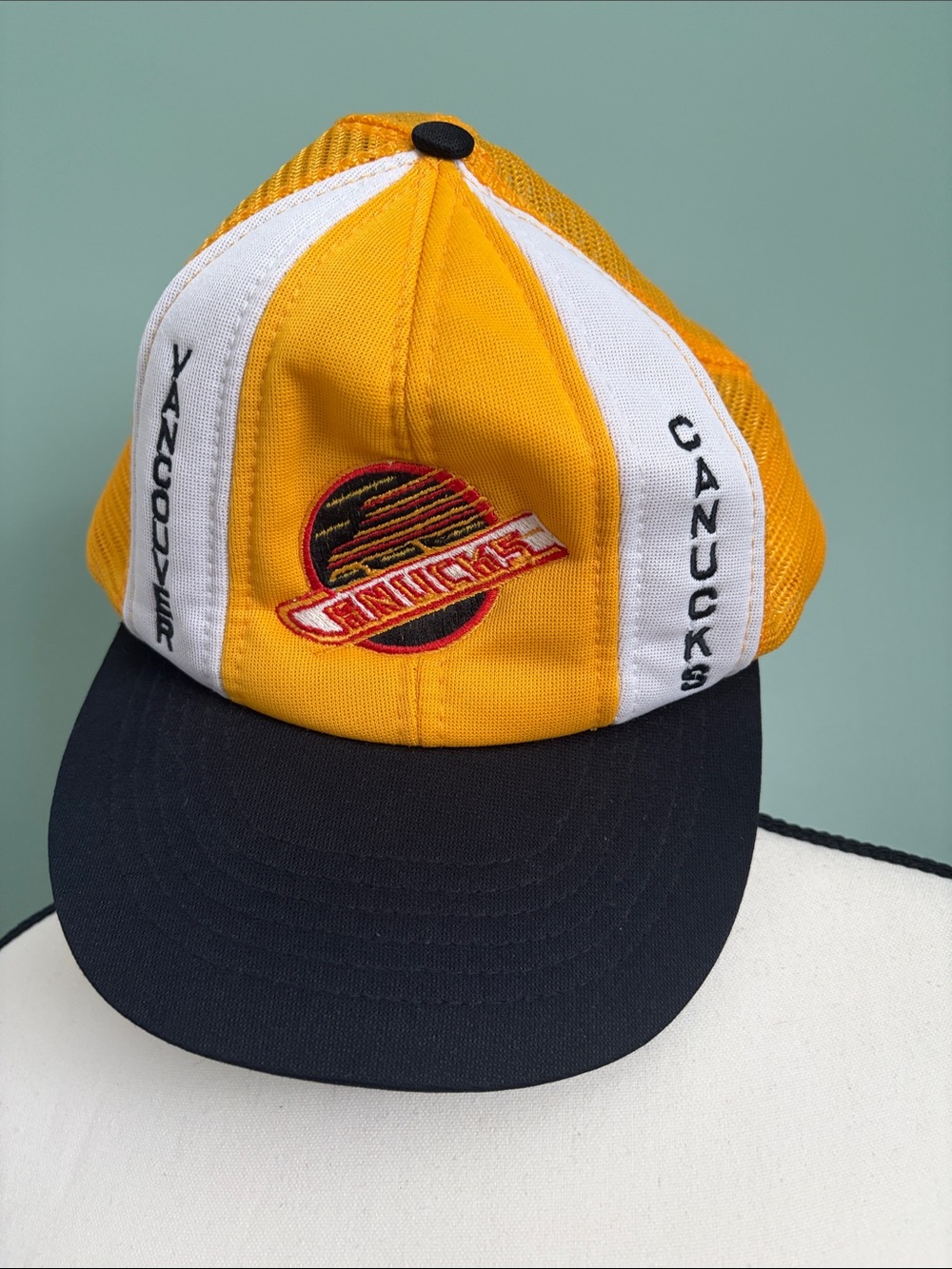 Vintage Yellow Mesh Snapback Hat - Vancouver Canucks